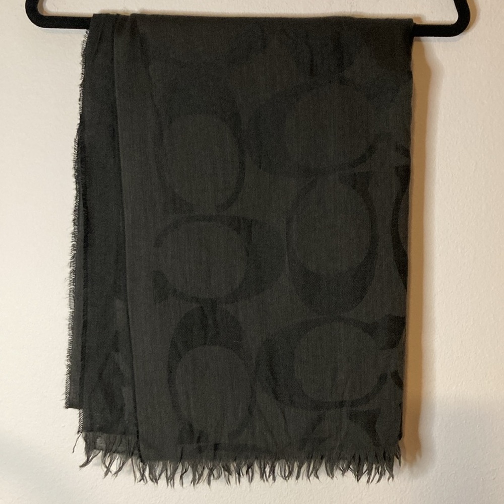 Coach signature Wrap Scarf 50x70 black & Green includes small Coach shopping bag